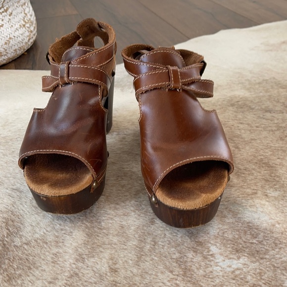 Sbicca Vintage Collection Open Toe Clogs - Picture 2 of 6